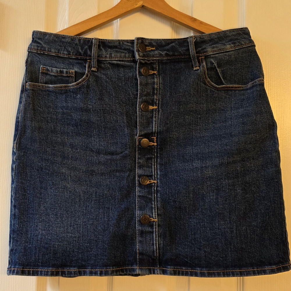 Old Navy Blue Denim Skirt with Button Detail Women's Size 10